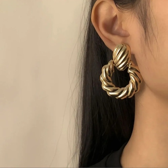 Amalfi Gold Twisted Earrings - Picture 11 of 11